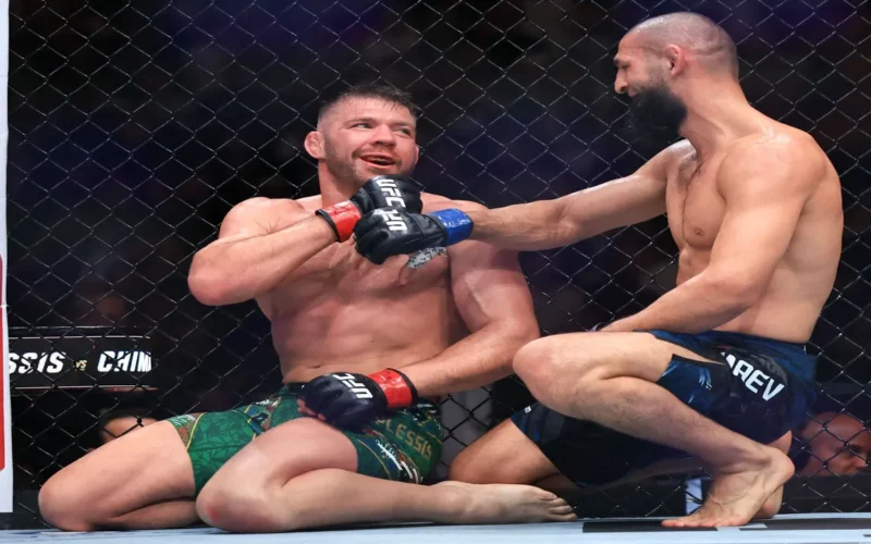 بطل غير اعتيادي.. حمزة شيماييف يُبهر عالم القتال بقدرات لغوية تمنحه تفوقاً استثنائياً